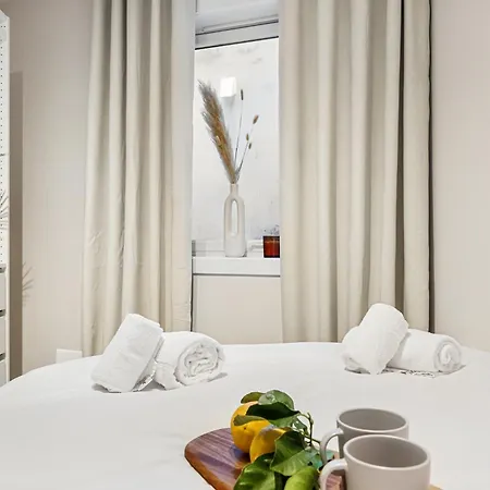 King Bed - Renovated 2024 - 2br Behind Bryggen Apartman