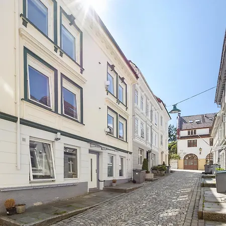 King Bed - Renovated 2024 - 2br Behind Bryggen Apartman *