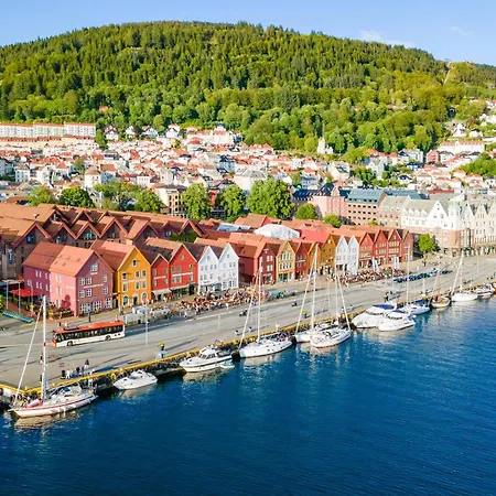King Bed - Renovated 2024 - 2br Behind Bryggen Appartement