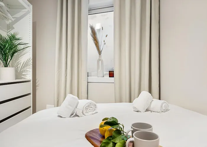 King Bed - Renovated 2024 - 2br Behind Bryggen Apartament