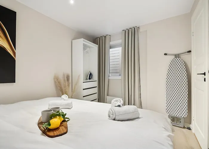 King Bed - Renovated 2024 - 2br Behind Bryggen Bergen